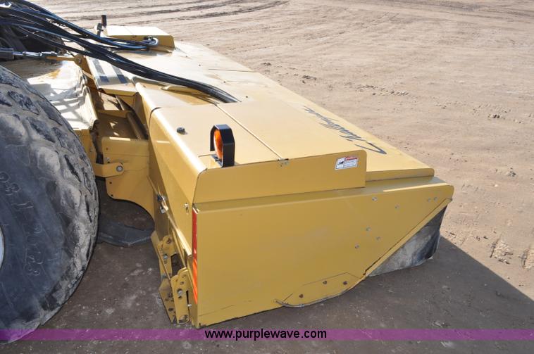 image for item G7128 2008 Challenger SP185C self-propelled swather