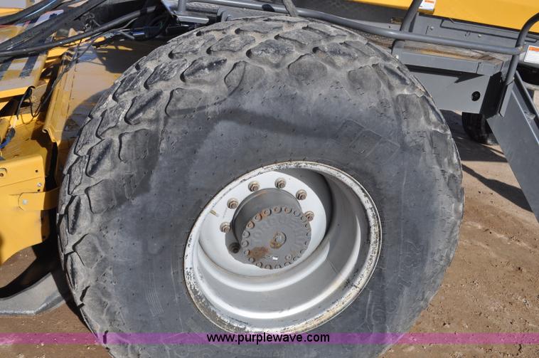 image for item G7128 2008 Challenger SP185C self-propelled swather