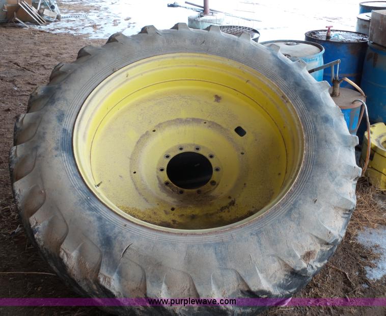 image for item G7129 1997 John Deere 8400 MFWD tractor