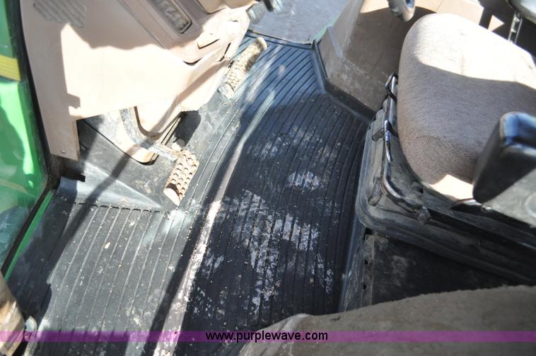 image for item G7130 1999 John Deere 7810 MFWD tractor