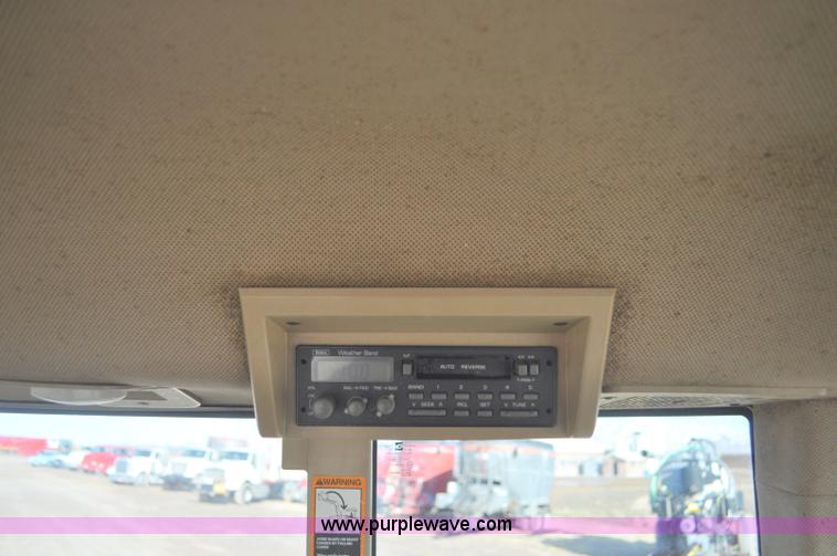 image for item G7130 1999 John Deere 7810 MFWD tractor