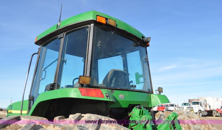 image for item G7130 1999 John Deere 7810 MFWD tractor