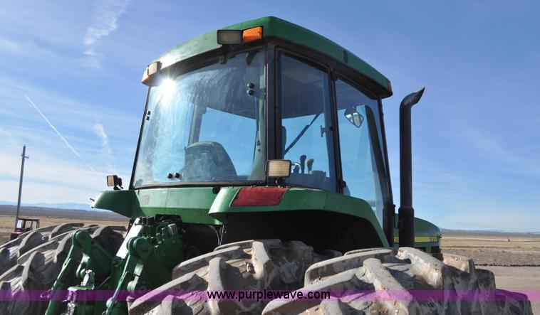 image for item G7130 1999 John Deere 7810 MFWD tractor