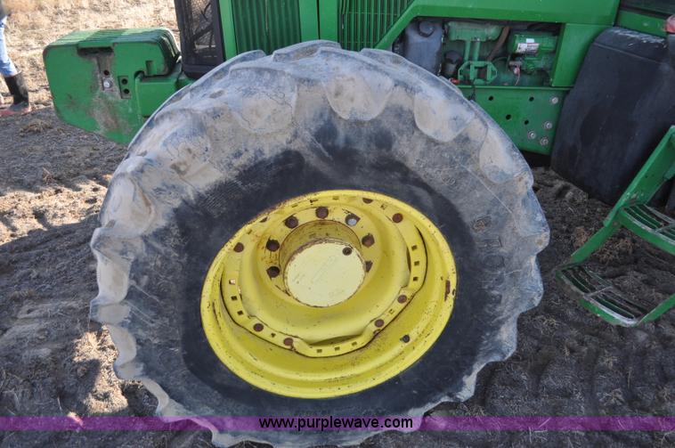 image for item G7130 1999 John Deere 7810 MFWD tractor