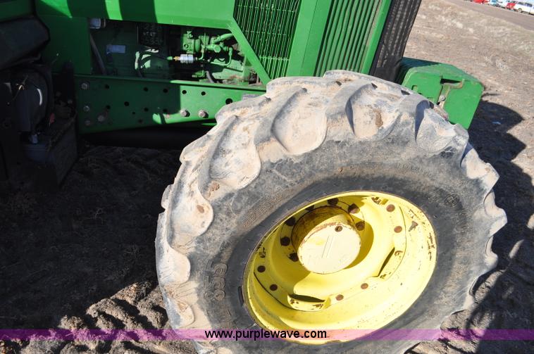 image for item G7130 1999 John Deere 7810 MFWD tractor