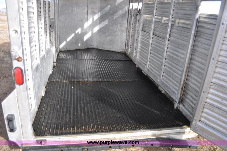 image for item G7133 2007 Exiss livestock trailer