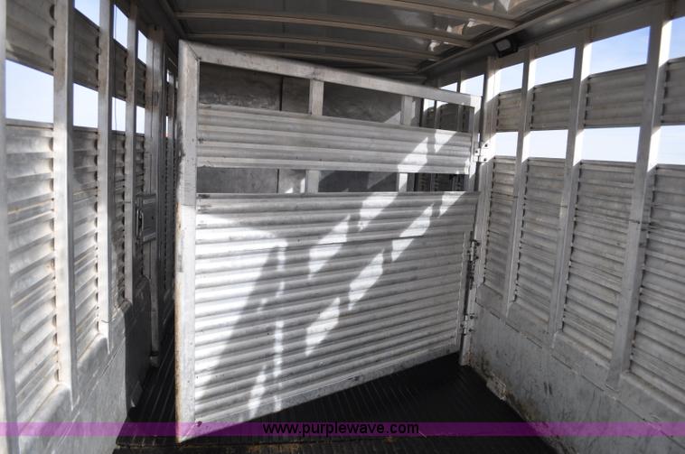 image for item G7133 2007 Exiss livestock trailer