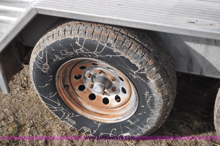 image for item G7133 2007 Exiss livestock trailer