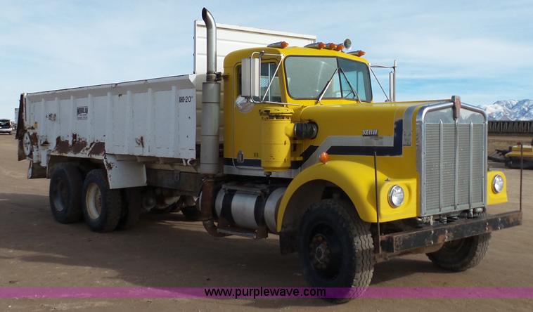 image for item G7137 1977 Kenworth W900 manure spreader truck