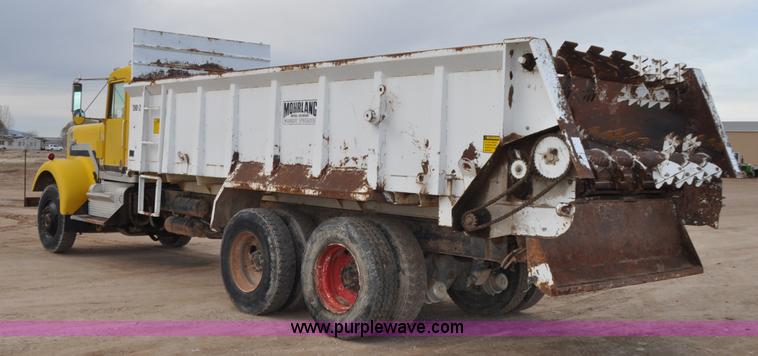 image for item G7137 1977 Kenworth W900 manure spreader truck