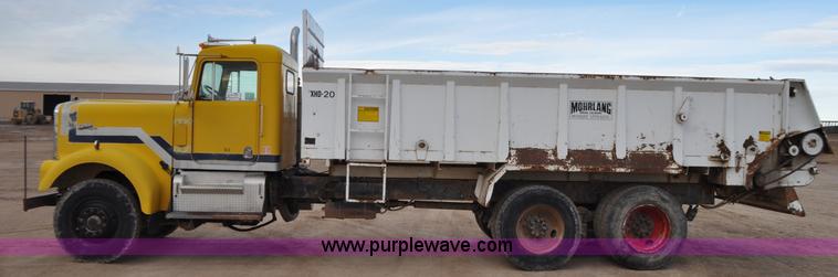 image for item G7137 1977 Kenworth W900 manure spreader truck