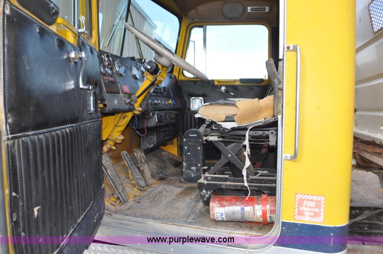 image for item G7137 1977 Kenworth W900 manure spreader truck