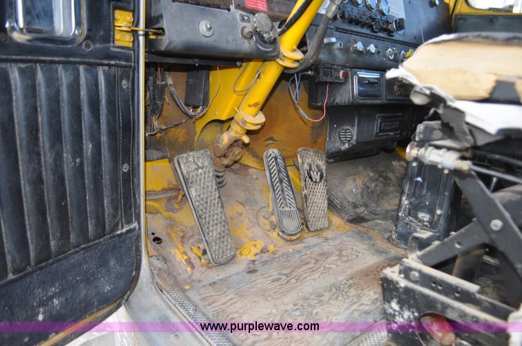 image for item G7137 1977 Kenworth W900 manure spreader truck