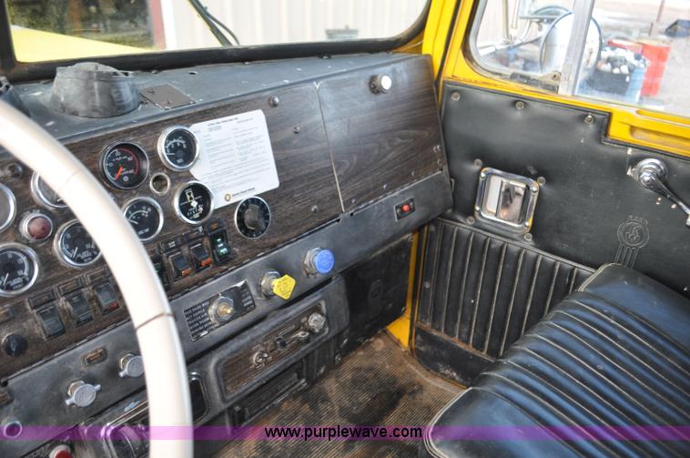 image for item G7137 1977 Kenworth W900 manure spreader truck