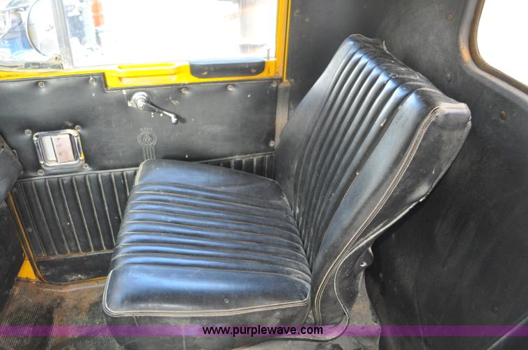 image for item G7137 1977 Kenworth W900 manure spreader truck