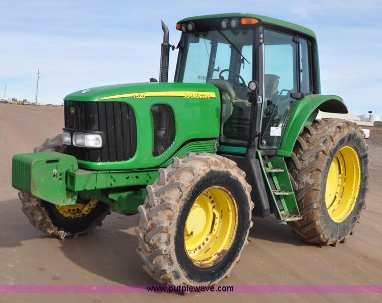 image for item G7138 2003 John Deere 7520 MFWD tractor