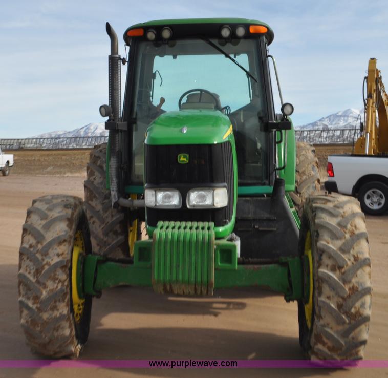 image for item G7138 2003 John Deere 7520 MFWD tractor