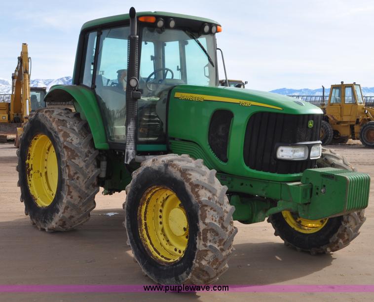 image for item G7138 2003 John Deere 7520 MFWD tractor