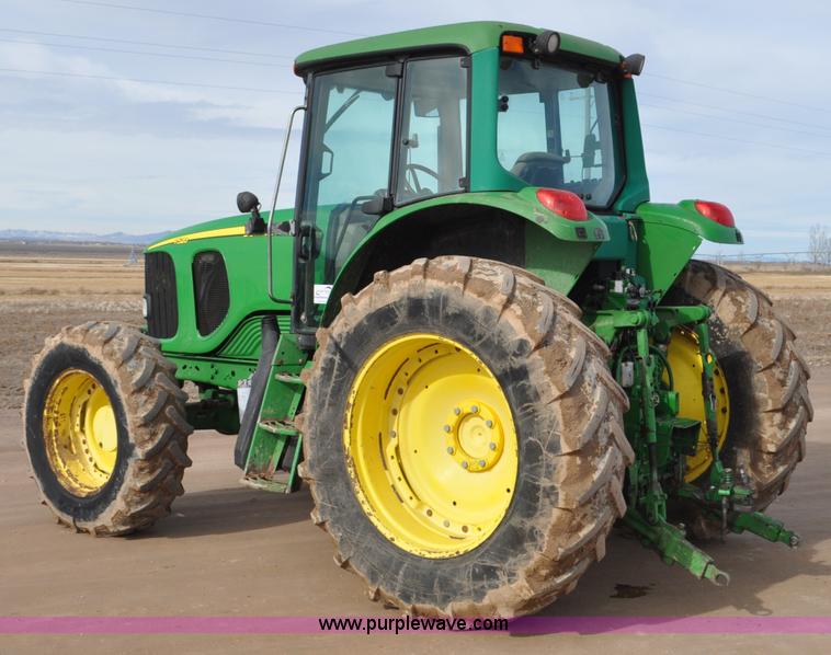 image for item G7138 2003 John Deere 7520 MFWD tractor