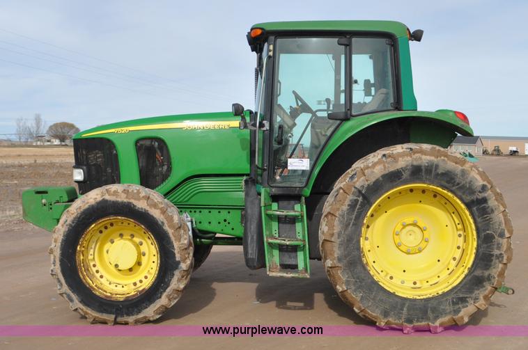 image for item G7138 2003 John Deere 7520 MFWD tractor