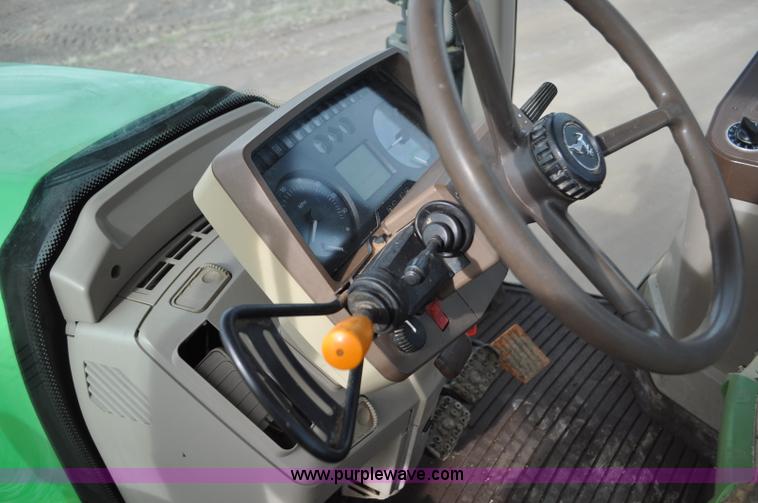 image for item G7138 2003 John Deere 7520 MFWD tractor