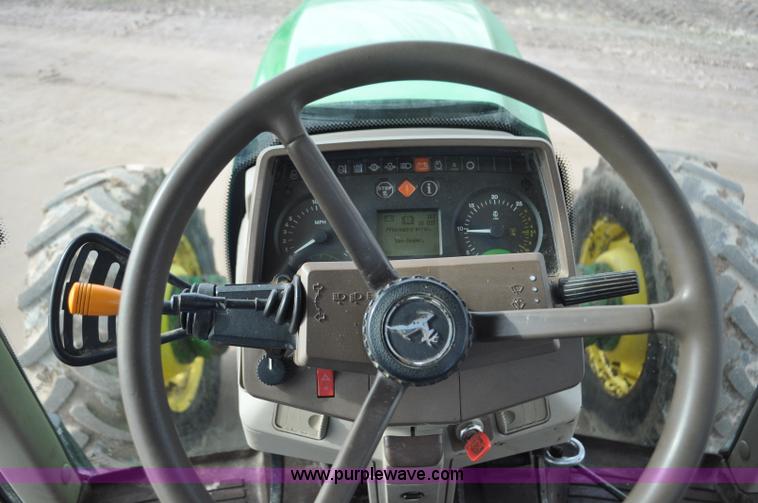 image for item G7138 2003 John Deere 7520 MFWD tractor