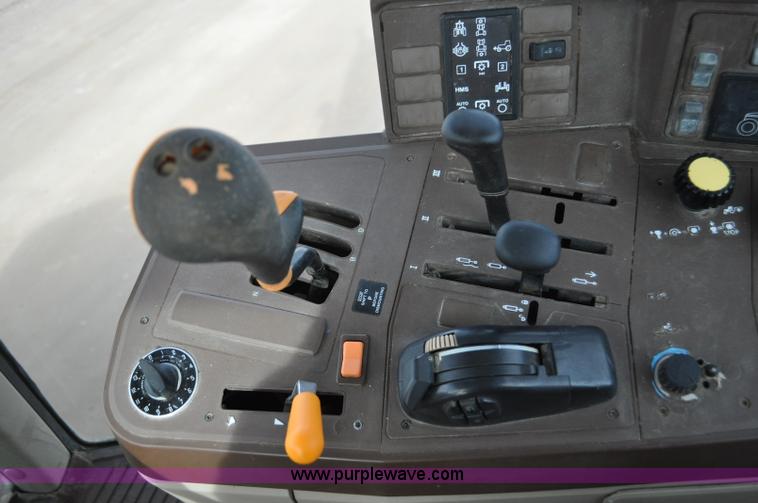 image for item G7138 2003 John Deere 7520 MFWD tractor