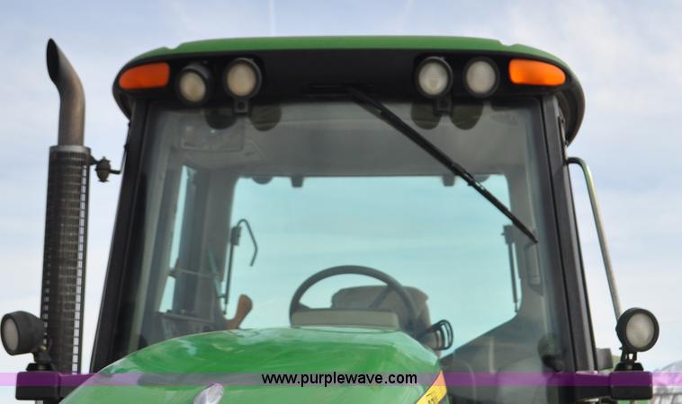 image for item G7138 2003 John Deere 7520 MFWD tractor