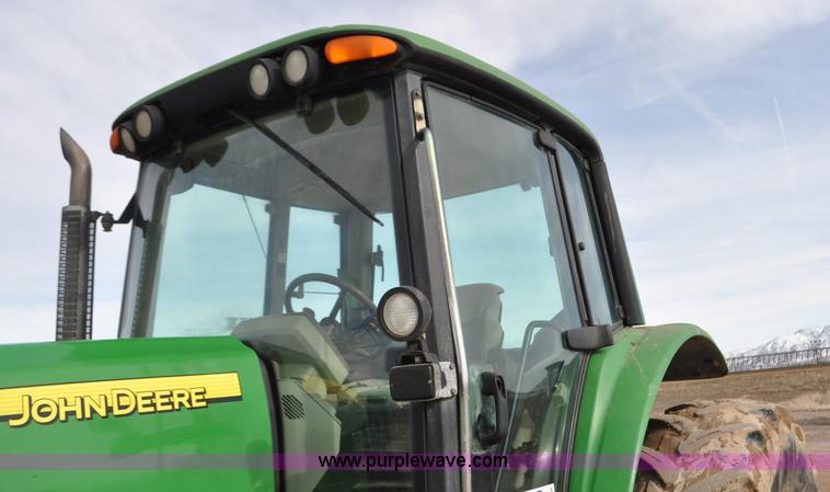image for item G7138 2003 John Deere 7520 MFWD tractor