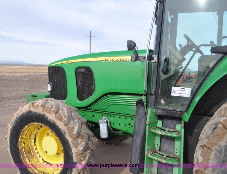 image for item G7138 2003 John Deere 7520 MFWD tractor