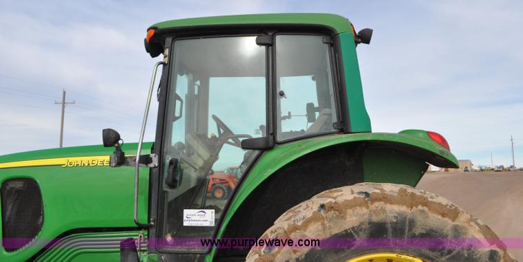 image for item G7138 2003 John Deere 7520 MFWD tractor