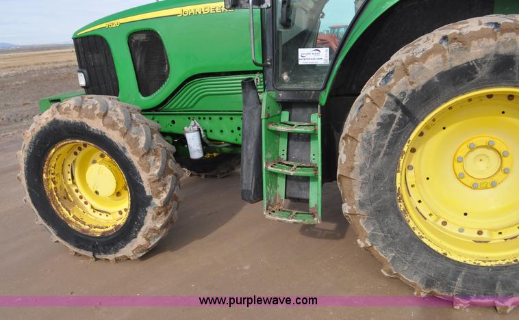 image for item G7138 2003 John Deere 7520 MFWD tractor