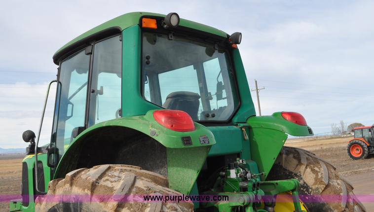 image for item G7138 2003 John Deere 7520 MFWD tractor