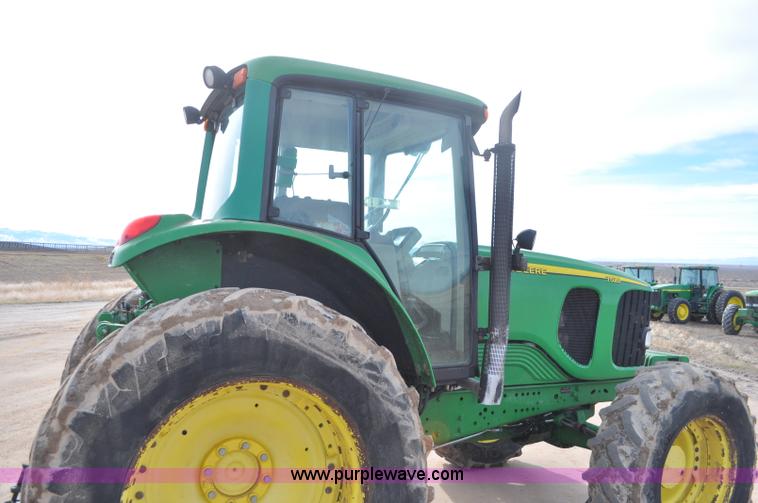 image for item G7138 2003 John Deere 7520 MFWD tractor