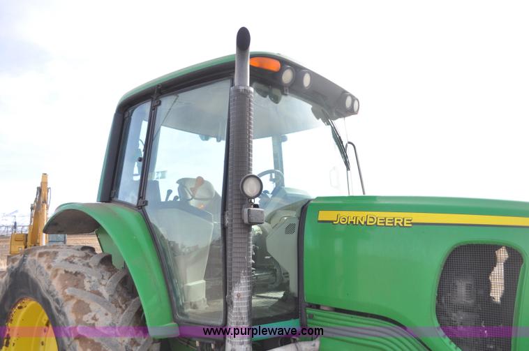 image for item G7138 2003 John Deere 7520 MFWD tractor