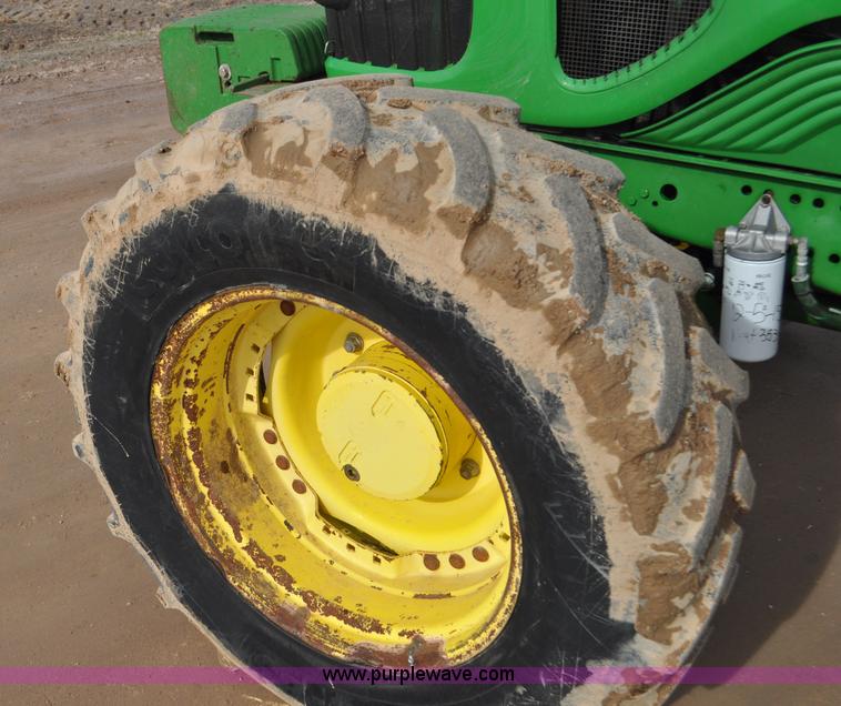 image for item G7138 2003 John Deere 7520 MFWD tractor