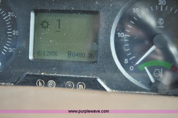 image for item G7138 2003 John Deere 7520 MFWD tractor