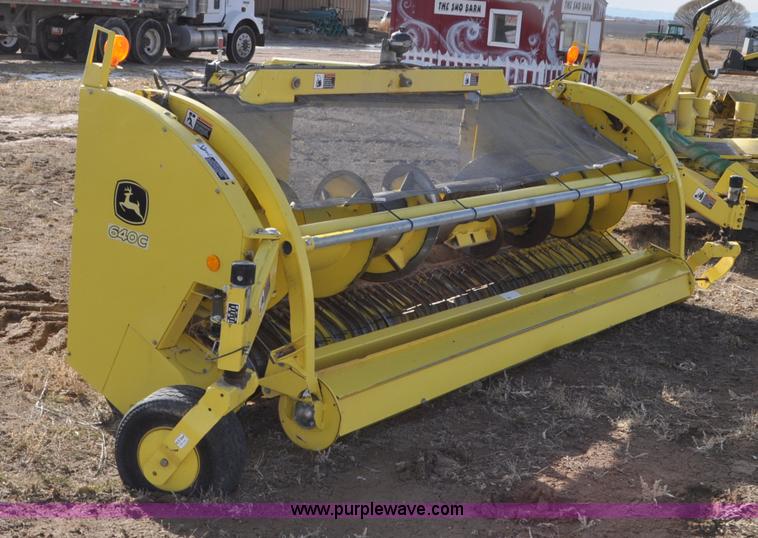 image for item G7142 John Deere 640C pickup head