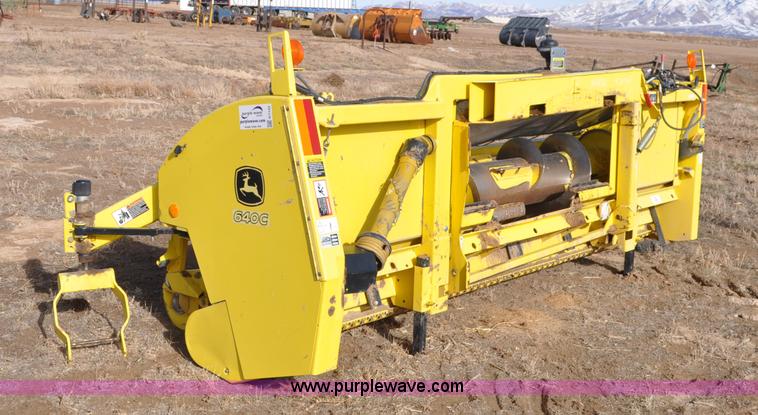 image for item G7142 John Deere 640C pickup head