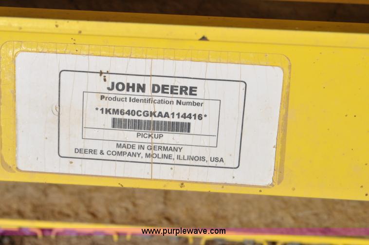 image for item G7142 John Deere 640C pickup head