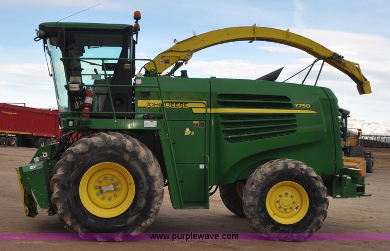 image for item G7144 2012 John Deere 7750 forage harvester