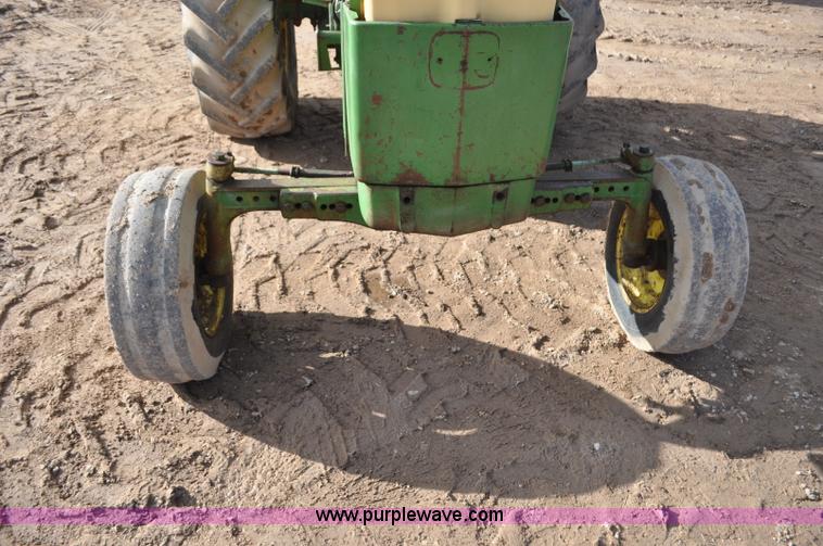 image for item G7145 1978 John Deere 2640 tractor