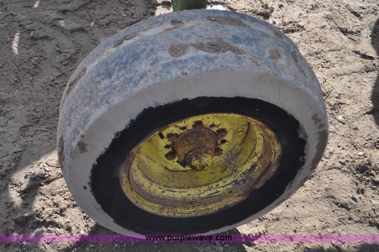 image for item G7145 1978 John Deere 2640 tractor