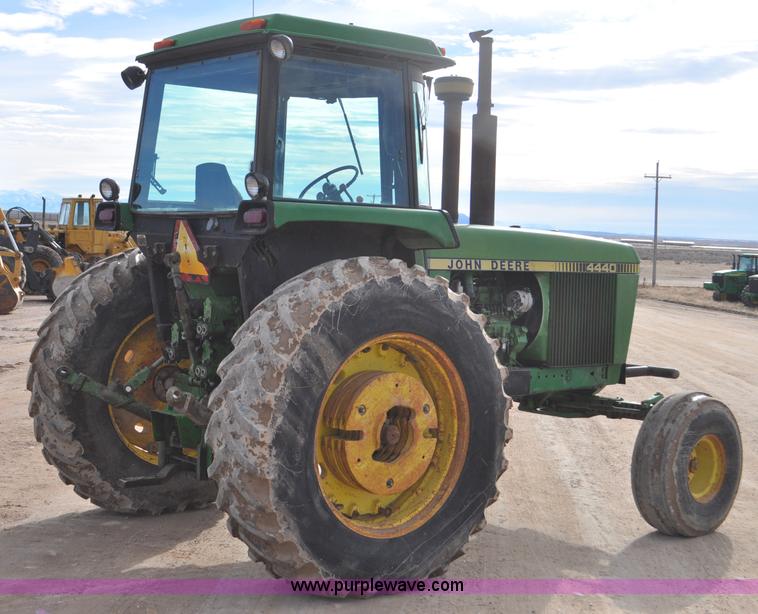 image for item G7146 1981 John Deere 4440 tractor