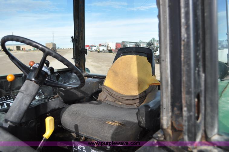 image for item G7146 1981 John Deere 4440 tractor