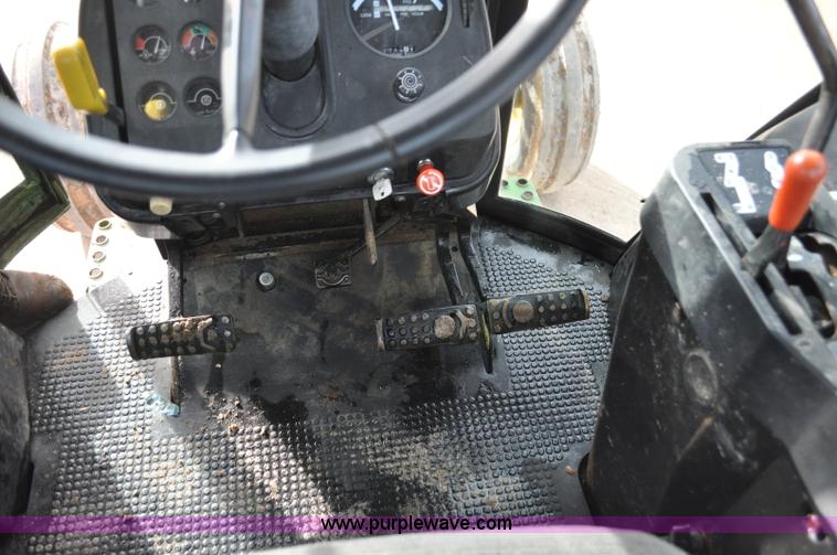 image for item G7146 1981 John Deere 4440 tractor