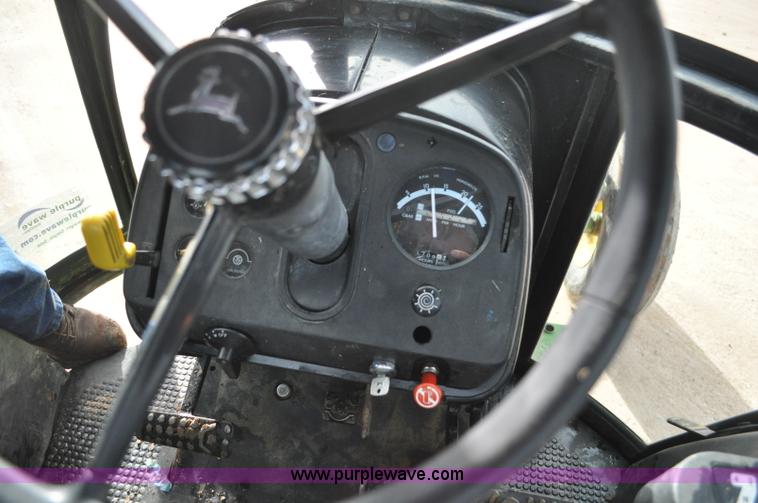 image for item G7146 1981 John Deere 4440 tractor