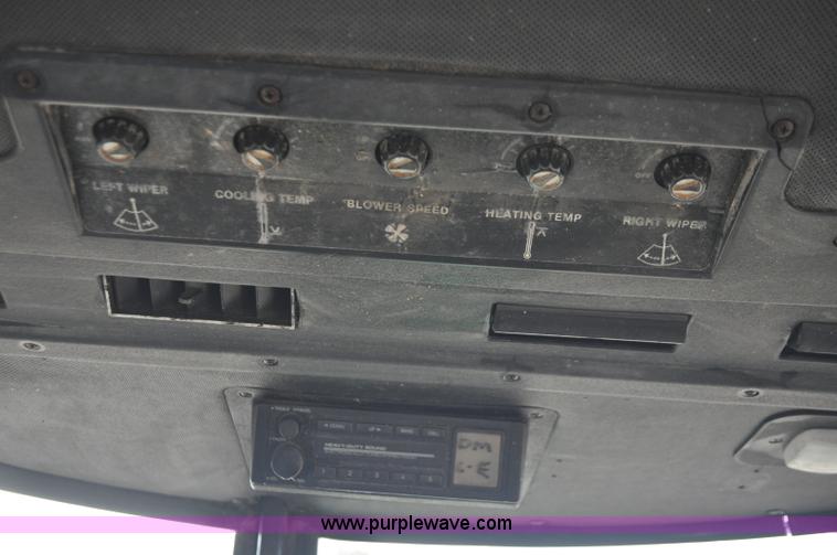 image for item G7146 1981 John Deere 4440 tractor