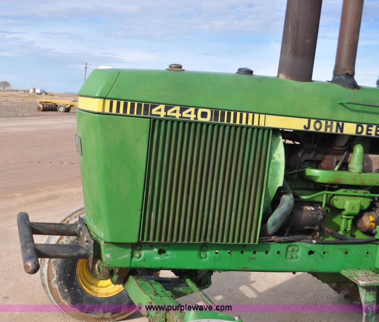 image for item G7146 1981 John Deere 4440 tractor