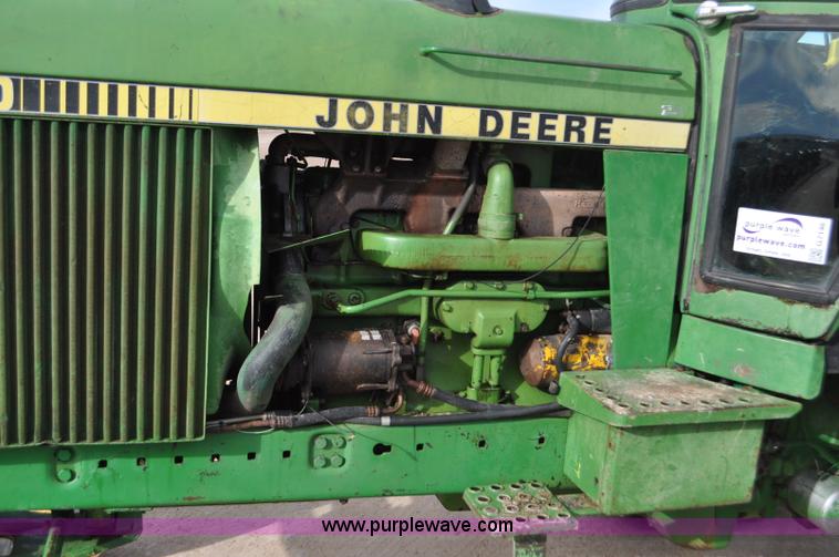 image for item G7146 1981 John Deere 4440 tractor